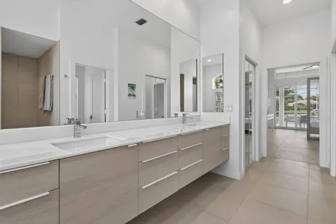 8091 SE Woodlake Lane W Hobe Sound FL 33455