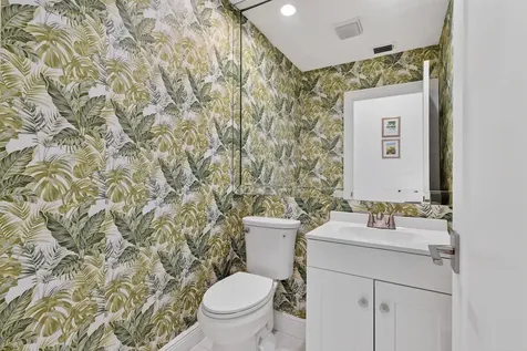8091 SE Woodlake Lane W Hobe Sound FL 33455