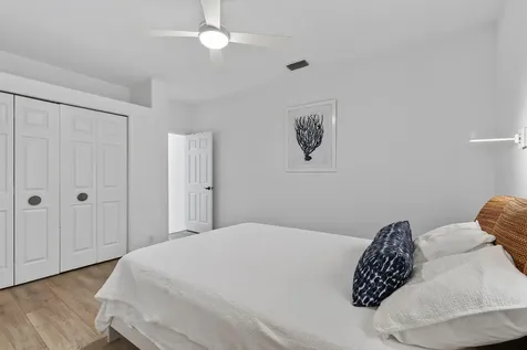 8091 SE Woodlake Lane W Hobe Sound FL 33455
