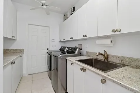 8091 SE Woodlake Lane W Hobe Sound FL 33455