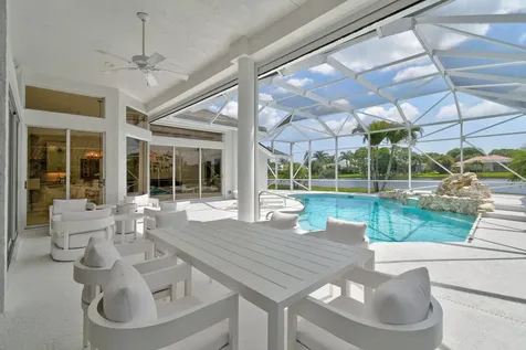 8091 SE Woodlake Lane W Hobe Sound FL 33455