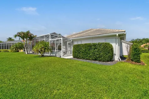 8091 SE Woodlake Lane W Hobe Sound FL 33455