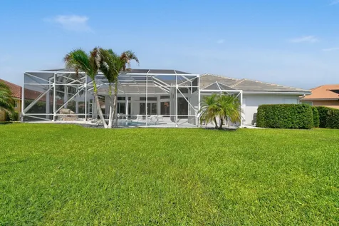 8091 SE Woodlake Lane W Hobe Sound FL 33455