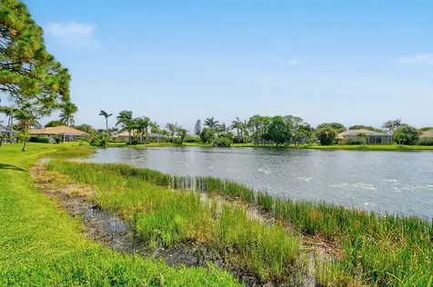 8091 SE Woodlake Lane W Hobe Sound FL 33455
