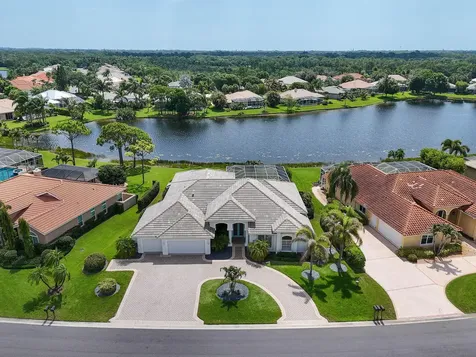 8091 SE Woodlake Lane W Hobe Sound FL 33455