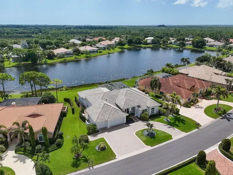 8091 SE Woodlake Lane W Hobe Sound FL 33455