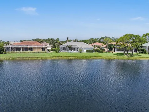 8091 SE Woodlake Lane W Hobe Sound FL 33455