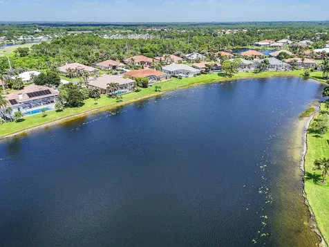 8091 SE Woodlake Lane W Hobe Sound FL 33455