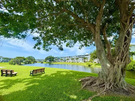2069 Oakridge F Deerfield Beach FL 33442