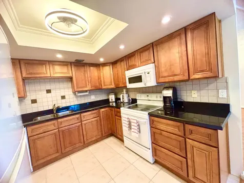 2069 Oakridge F Deerfield Beach FL 33442