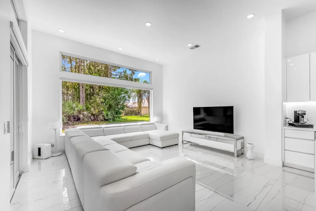 623 SW Lake Charles Circle Port St Lucie FL 34986