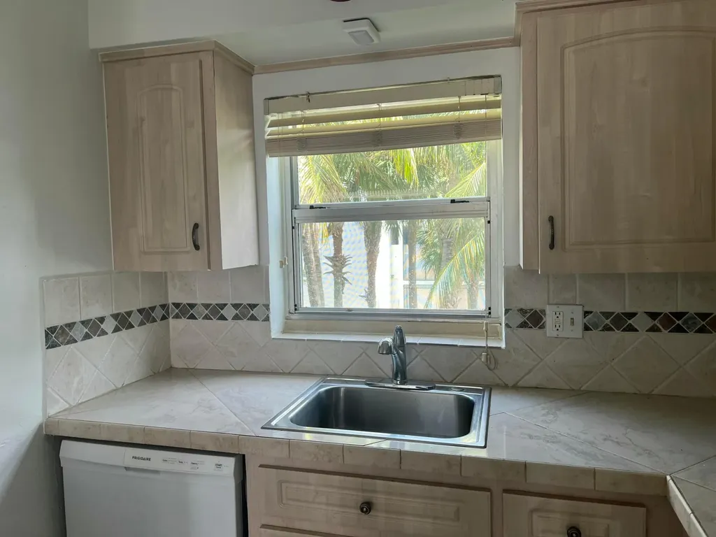 2600 S Ocean Drive Hollywood FL 33019