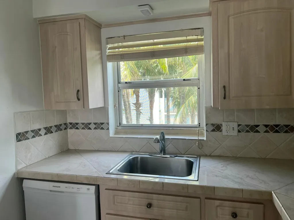 2600 S Ocean Drive Hollywood FL 33019