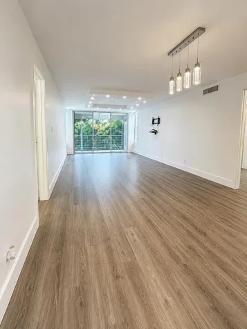 3930 Oaks Clubhouse Drive Pompano Beach FL 33069