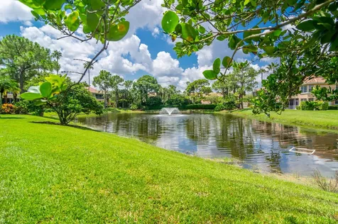 208 Legendary Circle Palm Beach Gardens FL 33418