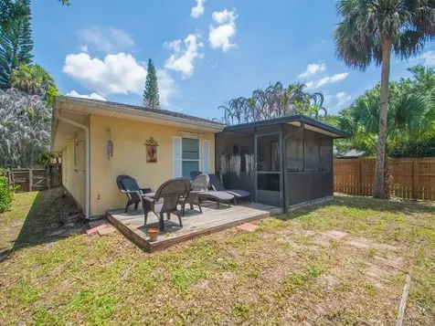6055 7th Place Vero Beach FL 32968