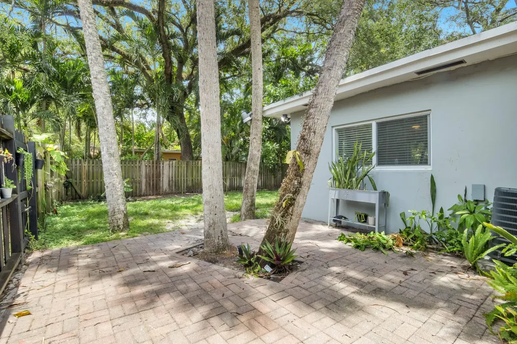 1548 SW 23rd Court Fort Lauderdale FL 33315