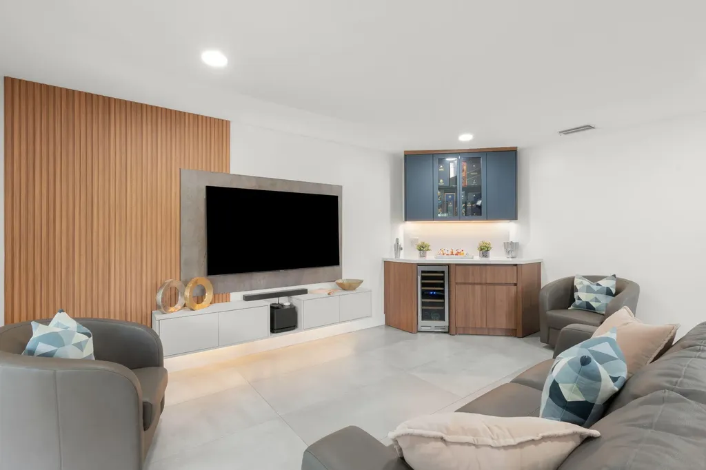 52 Gables Boulevard Weston FL 33326