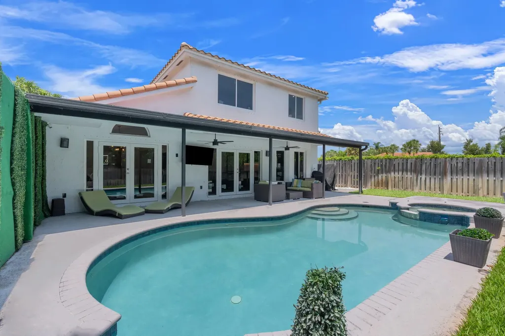 52 Gables Boulevard Weston FL 33326