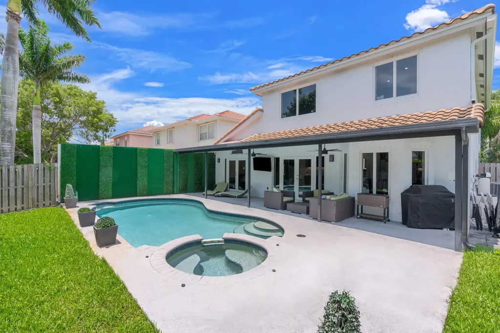 52 Gables Boulevard Weston FL 33326
