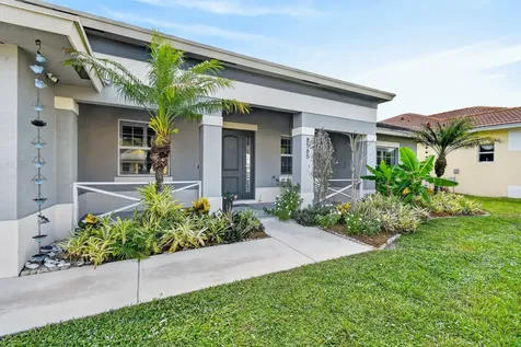 8565 SE Pinehaven Avenue Hobe Sound FL 33455