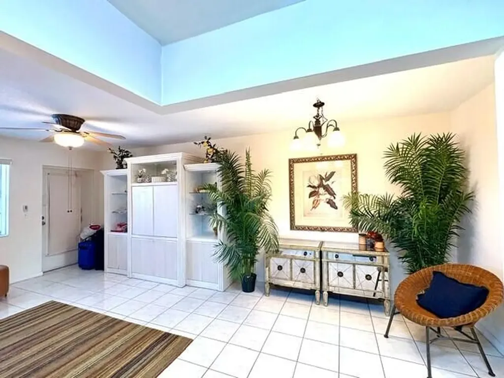 12 Windsor A West Palm Beach FL 33417