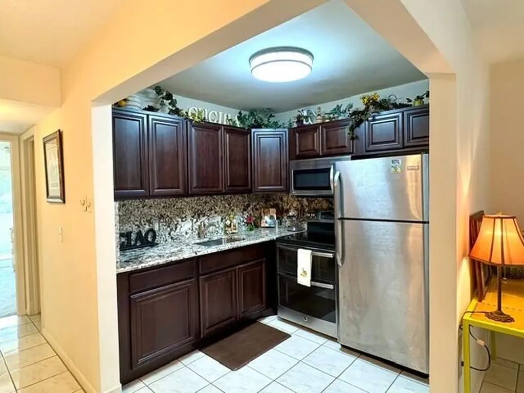 12 Windsor A West Palm Beach FL 33417