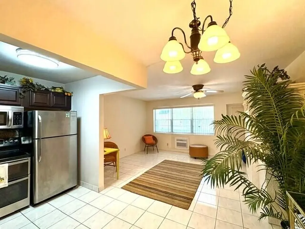 12 Windsor A West Palm Beach FL 33417