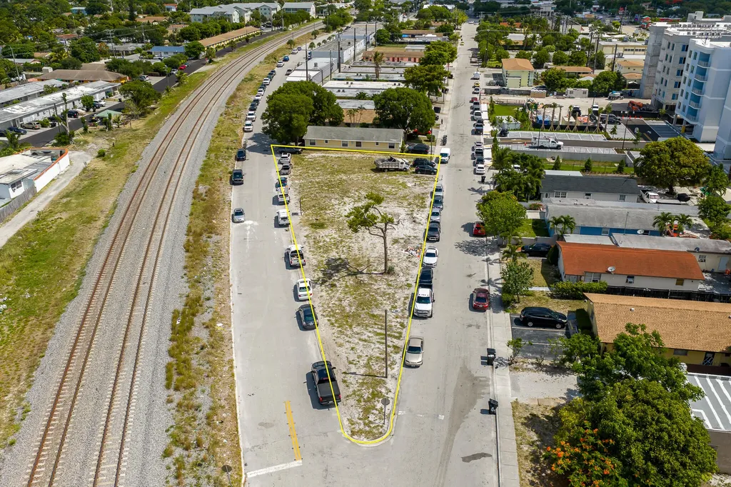 901 S H Street Lake Worth Beach FL 33460