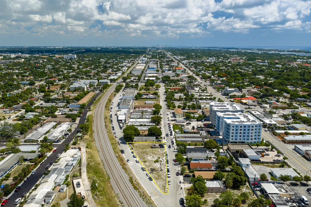 901 S H Street Lake Worth Beach FL 33460