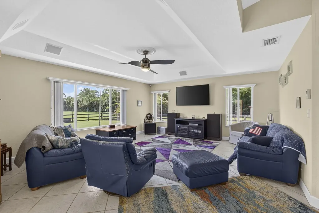2564 Deer Run Trail Loxahatchee FL 33470