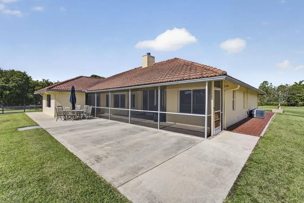 2564 Deer Run Trail Loxahatchee FL 33470