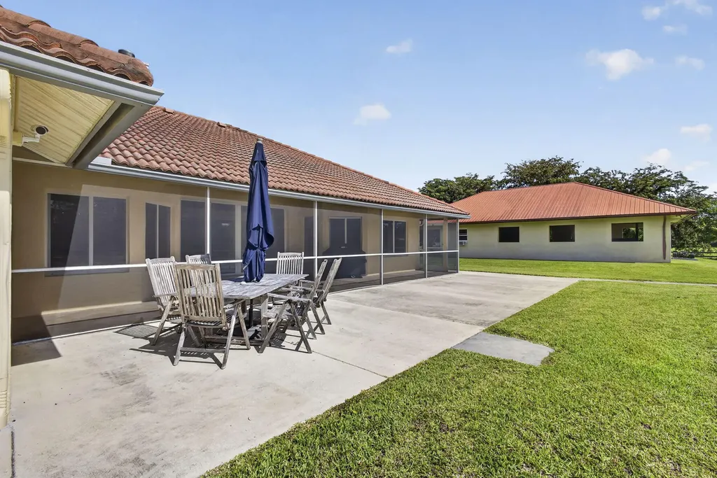 2564 Deer Run Trail Loxahatchee FL 33470