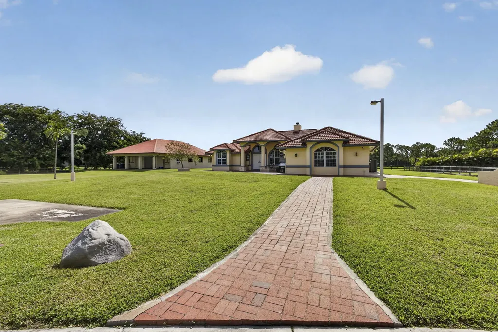 2564 Deer Run Trail Loxahatchee FL 33470