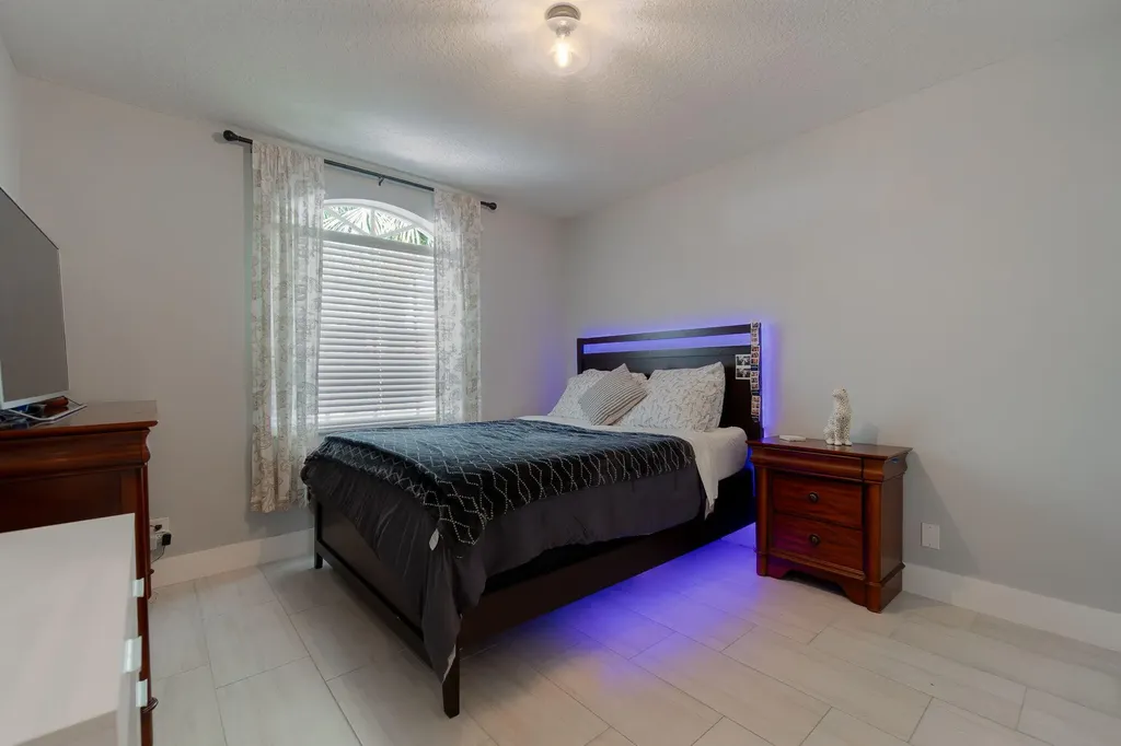 18404 Vía Di Regina Boca Raton FL 33496