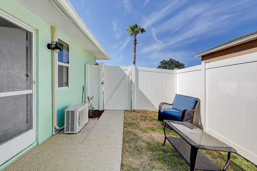 238 SW Grove Port St Lucie FL 34983