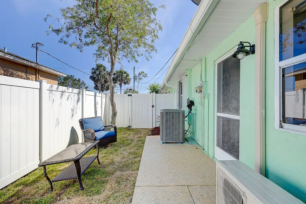 238 SW Grove Port St Lucie FL 34983