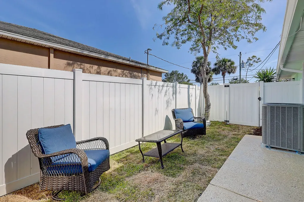 238 SW Grove Port St Lucie FL 34983