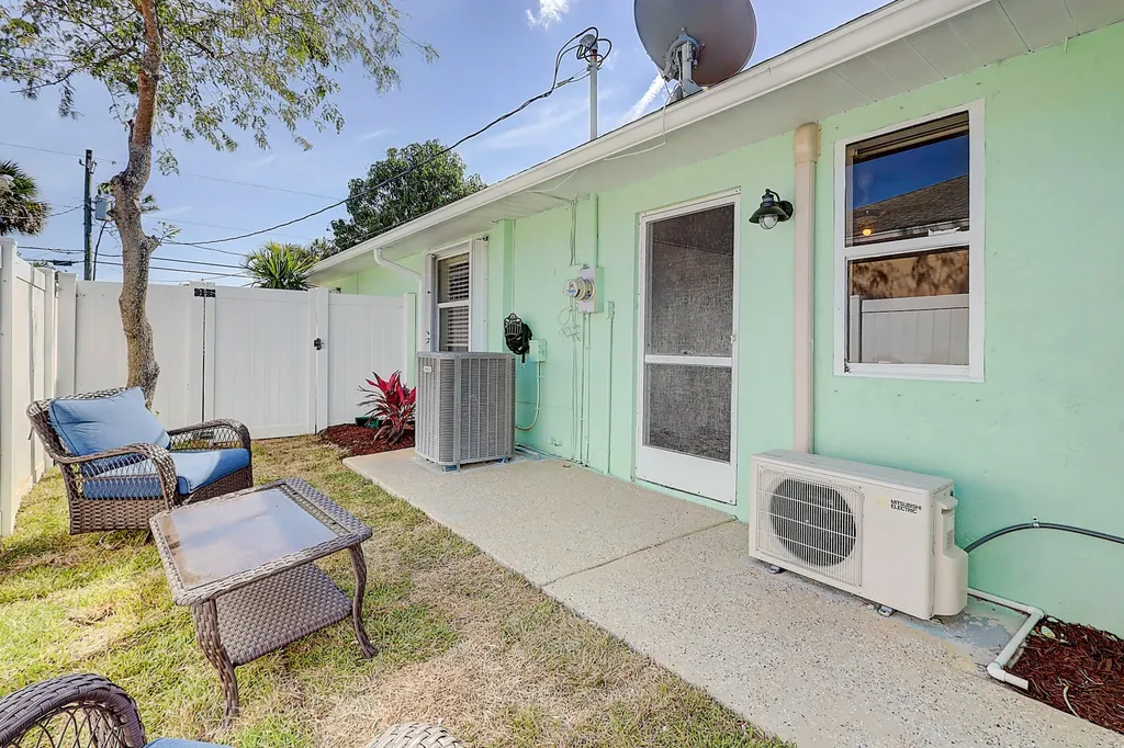 238 SW Grove Port St Lucie FL 34983