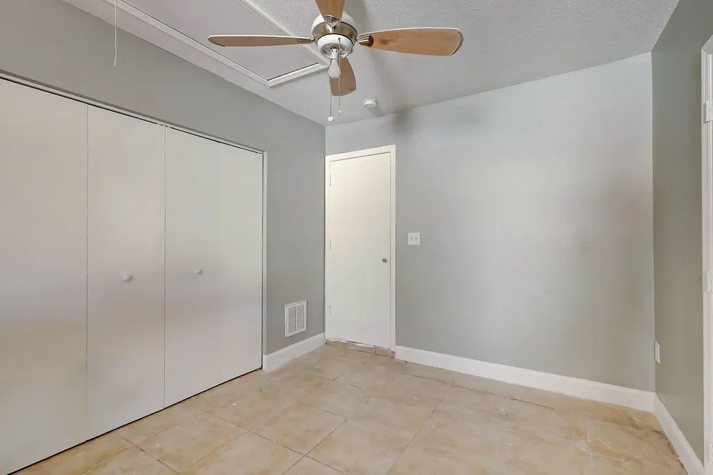 238 SW Grove Port St Lucie FL 34983
