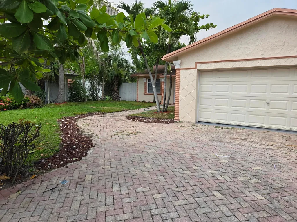 7601 Kimberly Boulevard North Lauderdale FL 33068