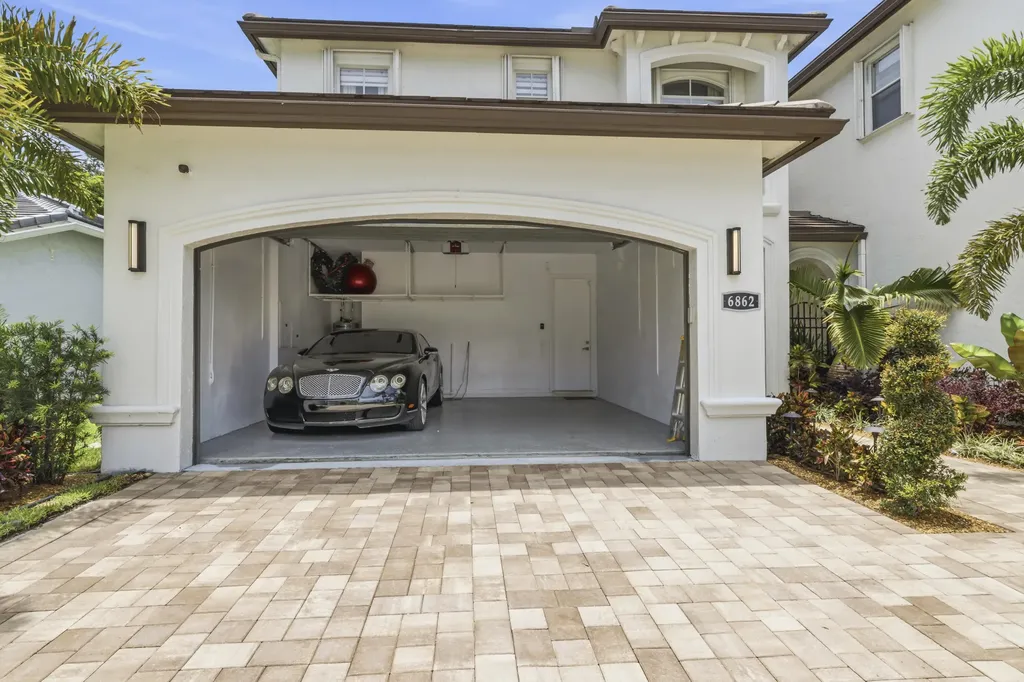 6862 Houlton Circle Lake Worth FL 33467