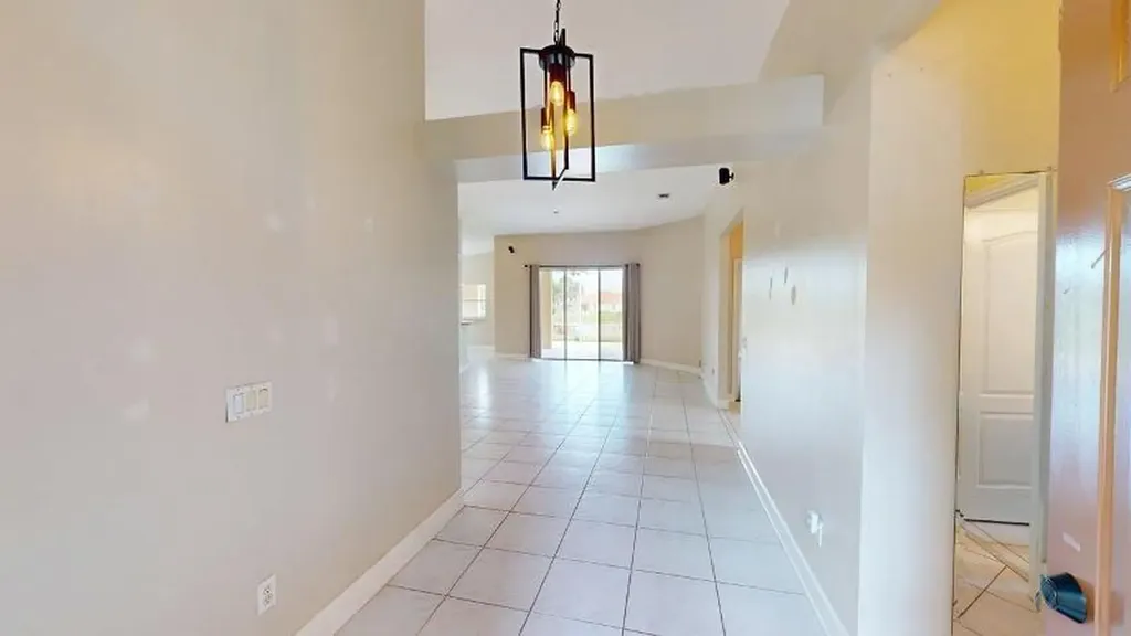 895 SW Lake Charles Circle Port St Lucie FL 34986