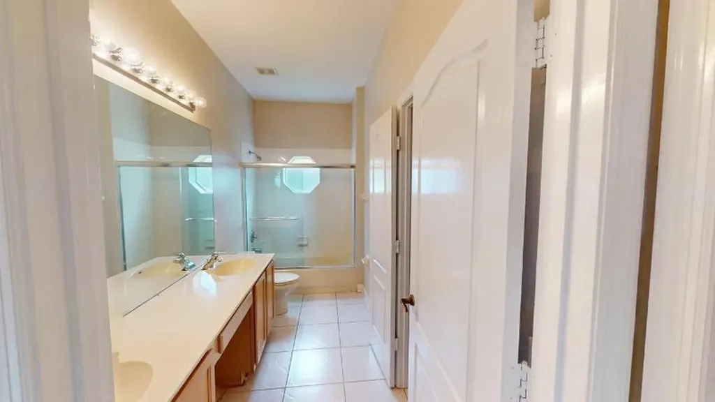 895 SW Lake Charles Circle Port St Lucie FL 34986