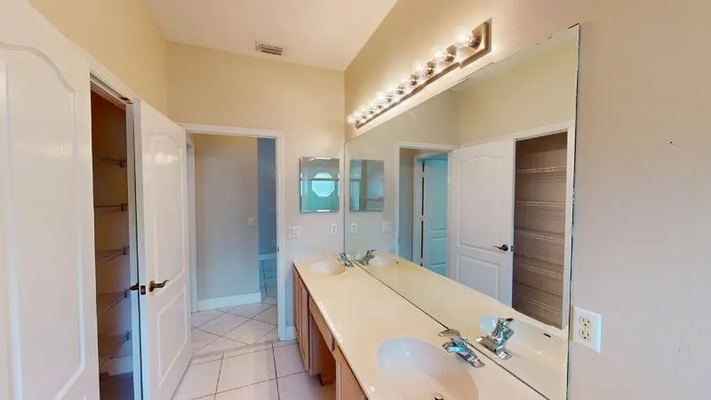 895 SW Lake Charles Circle Port St Lucie FL 34986