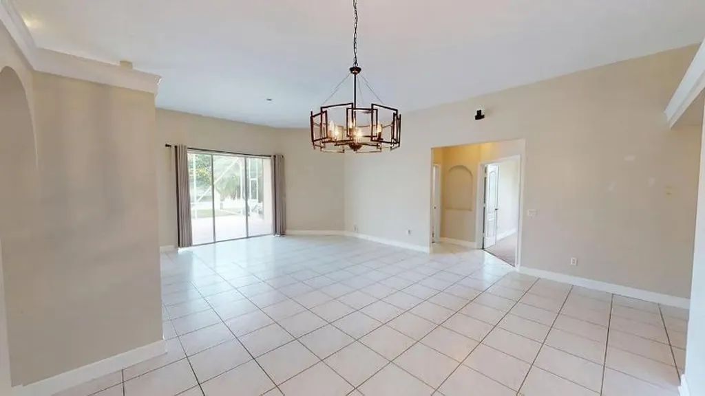 895 SW Lake Charles Circle Port St Lucie FL 34986