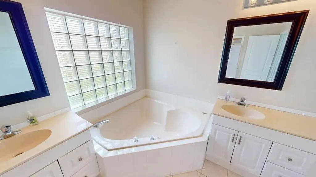 895 SW Lake Charles Circle Port St Lucie FL 34986
