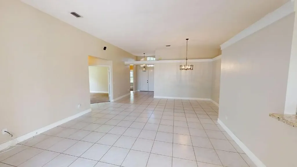 895 SW Lake Charles Circle Port St Lucie FL 34986