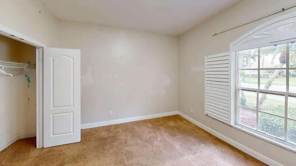 895 SW Lake Charles Circle Port St Lucie FL 34986
