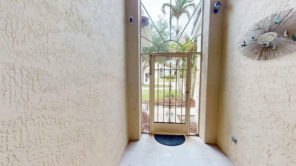 895 SW Lake Charles Circle Port St Lucie FL 34986